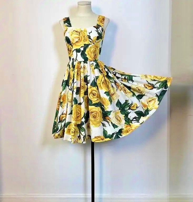 27 SUMMER 2024 Handmade Italian designer Yellow Roses print sleeveless cotton dress, dolce vita dress, runway dress